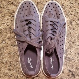 Universal Thread Shoes